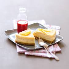 La vraie recette de ce gâteau au fromage américain se compose d'une base biscuitée (digestive biscuit que je ne trouve pas mais il est remplacé par un mélange de galettes bretonnes et spéculoos qui apportent du goût) et d'un appareil à cheesecake avec la « cream cheese » ou philadelphia et de. Recette Cheese Cake New Yorkais Marie Claire