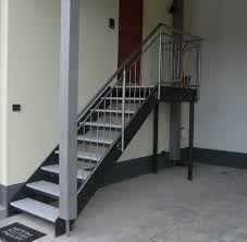 Beschichtete Aussentreppe Mit Granitstufen Aussentreppe Treppe Stahltreppen