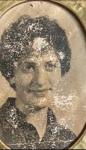 Can old tin photo be restored?