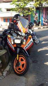 Kami bergerak di bidang jasa perbaikan sepeda motor menangani segala macam jenis motor honda, suzuki, yamaha, kawasaki, dsb. Modifikasi Motor Honda Karisma 125 Terkeren Kurawa Modifikasi