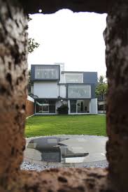 Ano de conclusão deste projeto de arquitetura. The Running Wall Residence By Lijo Reny Architects