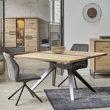 Structure en aluminium de couleur blanche.plan en hpl. Table Carree Brooks 135 Cm Chene Massif Metal Et Beton