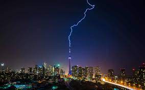 The cn tower was completed in 1976 and was the world's tallest tower and freestanding structure at the time. 10 Fakten Uber Den Cn Tower In Toronto Kanadastisch