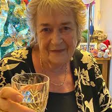 Don't know where this popped up from can do the doll but pattern for hat  pleaseif someone can help thank youx