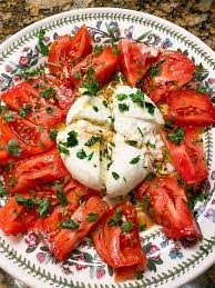 Burrata Caprese Salad Low Calorie Summer Salad The Brunette Nomad Summer Salad Recipes Summer Salads Caprese Salad