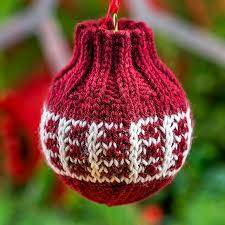 Stricken sie zunächst 4 reihen glatt rechts (hinreihe rechte maschen, rückreihe linke maschen) ein doppelter überzug entsteht, indem sie eine masche rechts abheben, die beiden folgenden dann. Strickanleitung Fur Christbaumkugel Uberzug Mit Hebemaschenmuster
