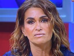 Olha ali a mão dela, o que ela tem a luzir. mais sobre. Claudio Ramos Desfaz Se Em Lagrimas Com O Sofrimento Da Amiga Liliana Campos A Ferver Vidas