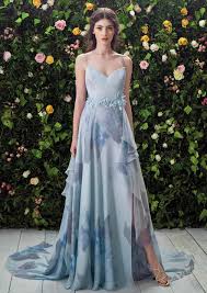 Tutti i nostri abiti da sposa colorati sono su misura e disponibili in qualsiasi colore e taglia con spedizione gratuita e nessuna tassa doganale alla consegna. Abiti Da Sposa Particolari Tutte Le Tendenze Per Un Abito Da Sposa Che Spezzi Con La Tradizione