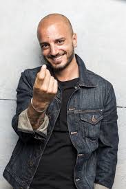 Sul set con nicolas vaporidis è smepre divertente lavorare. Nicolas Vaporidis