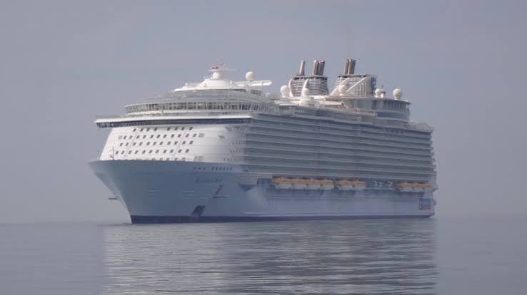 Huge empty 'ghost' cruise ships lure tourists | CNN