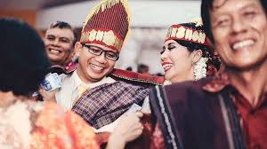 Nah, biasanya sering disebut jika wanita yang memiliki garis wajah tegas itu pasti keturunan darah batak lho! Ini 7 Alasan Kenapa Cewek Batak Pantas Dijadikan Pasangan Hidup