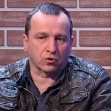 Osim glume, nenad jezdić je poznat i po proizvodnji dobre rakije. Zena Nenada Jezdica Se Bas Nikad Nije Pojavila Sa Njim U Javnosti Nju Voli Godinama Daleko Bilo Ime Da Joj Izgovorim M