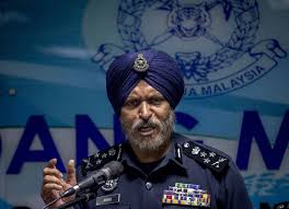 Dilabel 'hero' kerana berani, siapa sebenarnya datuk seri amar singh ishar singh? Internet Celebrates Amar Singh With Singh Is King Memes For Leading Raids On Najib S Homes