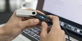 Plug in your (unused) usb drive (do not use this usb drive for anything else besides your wallet). Best Bitcoin Wallet The 6 Best Crypto Wallets For 2021 Observer