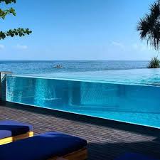 Simple Hardscape Is All You Need With This View Infinity Edge And Glass Sides Pool Katamaran Resort Hotel Lombok By Ba Hardscape Tropical Landscaping Resort