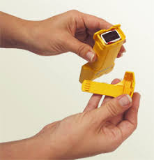 The studsensor l70 onestep stud finder locates the center, edges, and direction of wood and metal studs while also alerting you to the presence of live ac electrical wiring. Como Cambiar La Bateria Zircon