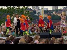 Pippi, tommy och annika går på marknad live på folkan. Pernilla Wahlgren Siw Malmkvist Pippi Langstrump Allsang Pa Skansen 2015 Youtube