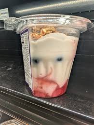 My salad cream looks scared 😲