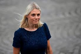 Jeg synes, at trine bramsen selv er med til at lægge røven i klaskehøjde med sin kommentar. Ak Zur Kurdischen Revolution