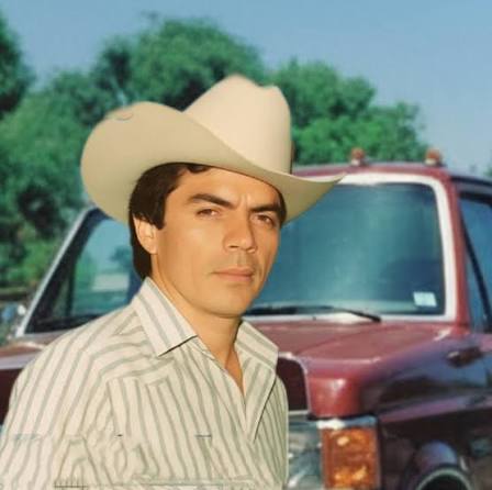 El 15 de mayo de 1992 fue captado Chalino Sánchez recibiendo un papel del  público en pleno concierto en el Salón Bugambilias en su tierra natal,  Culiacán, Sinaloa. A partir de ahí,