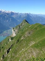 Najdete zde úchvatné hory, ledovce. Blick Zum Sugiture Hardergrat Berner Oberland Foto S Hanni Natural Landmarks Landmarks Switzerland