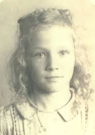 Annie Mott's Instagram, Twitter & Facebook