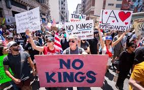 VNTB – Tương quan biểu tình “No King” và đóng cửa - Việt Nam Thời Báo