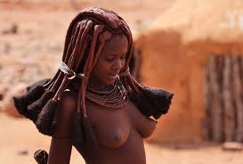 Naked tribal woman en exterieur - Outdoor Himba porn at its finest