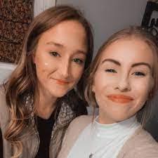 Donna Helwig's Instagram, Twitter & Facebook