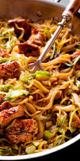 It's made with tender noodles, fresh sauteed veggies, lean chicken, and a simple savory sauce. Pin On What S In The Pan Recipes