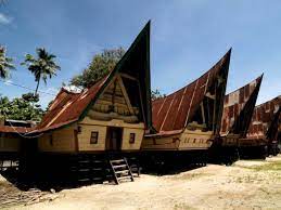 Rumah adat batak biasanya ditempati 5 sampai 6 keluarga. Mengenal Sejarah Rumah Adat Batak Toba Yaitu Gorga Sumut Indozone Id