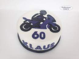 Nun den hügel mit grünem fondant überziehen und mit ein wenig ganache auf den großen boden kleben. Motorrad Torte Motorbike Cake 60 Geburtstag Blaues Motorrad Motorradfahrer Aus Fondant Motivtorte Mot Motivtorte Motorrad Torte Motivtorten Motorrad