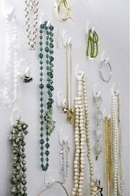 Accessorie Holders Are One Of The Easiest Diy Projects Around Save On Simple Solutions At Https Www Raise C Rangement Bijoux Support Bijoux Diy Porte Bijoux