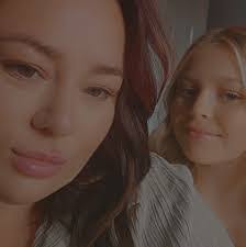 Elise Oliver's Instagram, Twitter & Facebook