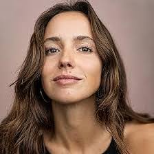 Esme Thompson's Instagram, Twitter & Facebook