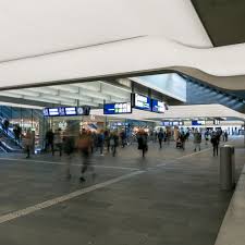 Bereit für ihre sichere rückkehr. Eindhoven Centraal Station City Tours Eindhoven