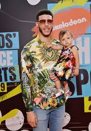 Ball's longtime girlfriend, denise garcia, gave birth to zoey on july 22, but the couple waited until after she appeared on sunday's episode of ball in the family to share photos of her on. Lonzo Ball Zoey Christina Ball Lonzo Ball And Zoey Christina Ball Photos Zimbio