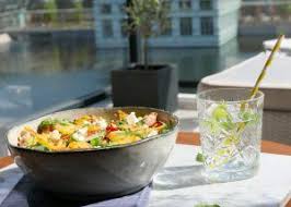 Couscous met mango, yoghurt en kip tandoori. Couscoussalade Met Gegrilde Mango Kip Avocado Munt Feta Dietistenpraktijk Vivi La Vita