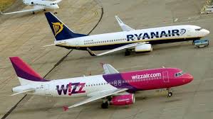 Bagajul de mână wizz air poate fi o geantă mică ce poate fi luată la bord pe lângă trolerul cu wizz priority. Wizz Air Si Ryanair Reclamate La Consiliul ConcurenÈ›ei Cartel Pentru Taxarea Bagajelor De ManÄƒ Observatorul Prahovean