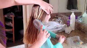 Allure contributor sable yong is a fan of the brush and found that it's the best option to use. How To Brush Out Tangled Hair Youtube