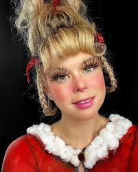 Merry Christmas from Whoville and the Grinch💚🎄 #grinch #grinchmas #makeup  #makeupartist