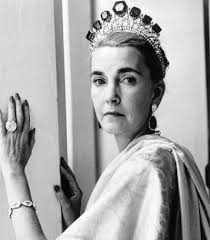 She was born into unimaginable wealth but lived a life marked by  heartbreak, scandal, and relentless public scrutiny. Barbara Hutton,  heiress to the #Woolworth fortune, was one of the richest women in