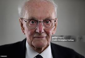 WWII bomber crewman Peter Andrews, aged 90, poses at his home on... News  Photo