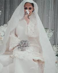 Dalam masyarakat melayu, pengantin biasanya akan memilih pakaian bewarna putih sebagai pilihan utama untuk majlis pernikahan mereka. Baju Nikah Putih 9 Ideas On Pinterest In 9 Nikah Baju Baju Pengantin Diary Hijaber