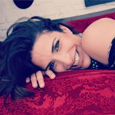 Verónica Toussaint added a new photo.