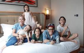 Liputan6.com, jakarta joanna alexandra merasakan duka yang mendalam setelah sang suami, raditya sementara itu, salah satu anak joanna dan radit yang berusia 10 tahun, zeraiah moria berikut enam menu hidangan idulfitri aneka olahan masakan padang untuk keluarga di rumah. Cjwxvaahq Zj6m