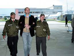 Check spelling or type a new query. Colombia Presento A Ee Uu Solicitud De Extradicion Mancuso