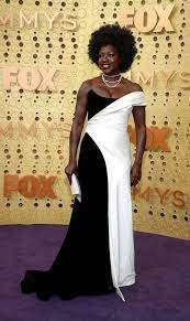 اجمل فساتين الفنانات في حفل جوائز الإيمي Glamorous Actresses Dresses At The Emmy Award Hollywood Celebrities Emmy Awards Celebrity Style