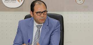 علق الدكتور أحمد الجيوشي، نائب وزير التربية والتعليم لشؤون التعليم الفني السابق، على قرار تأجيل امتحانات الفصل الدراسي الأول، مؤكدا أنه قرار صحيح وسليم يصب في صالح الحفاظ على حياة وصحة الطلاب وأعضاء هيئة التدريس. ÙˆØ²ÙŠØ± Ø§Ù„ØªØ¹Ù„ÙŠÙ… Ø§Ù„Ø³Ø§Ø¨Ù‚ Ù„Ù€ Ø§Ù„Ø¨Ù„Ø§Ø¯ Ø¬Ø§Ù‡Ø² Ù„Ù„ØªØ­Ù‚ÙŠÙ‚Ø§Øª Ø¨Ø´Ø£Ù† Ø£ÙŠ Ù…Ø®Ø§Ù„ÙØ§Øª Ù‚Ù†Ø§Ø© 218