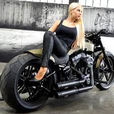 Thunderbike Charity Bike 2016 H D Breakout Fxsb Custom Umbau Motorrad Madchen Madchen Auf Motorrad Madchen Auto